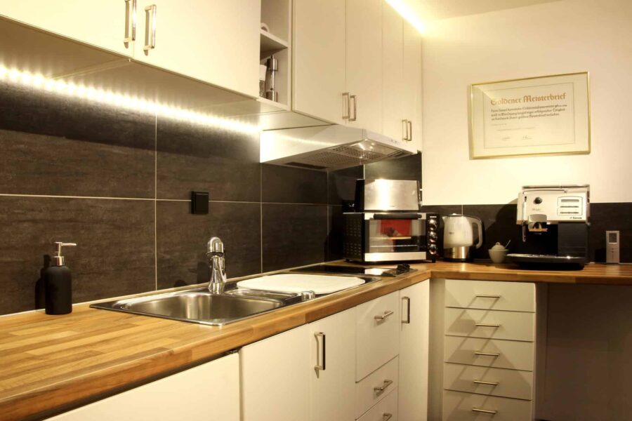 Küche mit Herd, Kaffeemaschine und mehr | Hicktown Records ® Das High End! Tonstudio und Musiklabel in Bayern