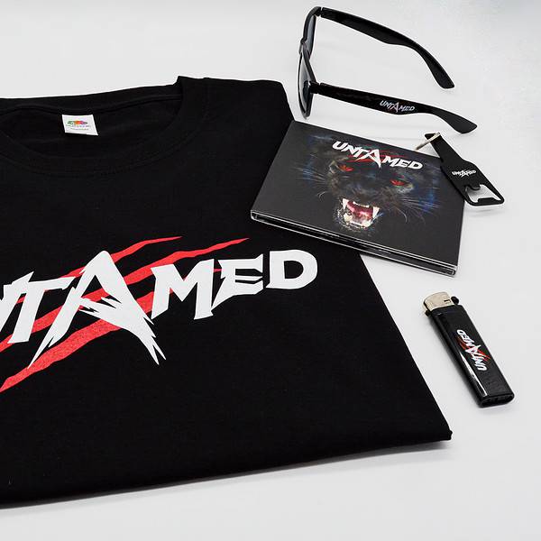 CD, Shirt, Feuerzeug, Sonnenbrille, Flaschenöffner.