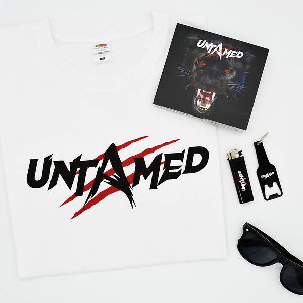 CD, Shirt, Feuerzeug, Sonnenbrille, Flaschenöffner.