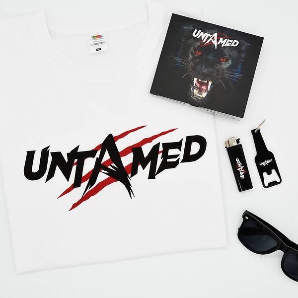 CD, Shirt, Feuerzeug, Sonnenbrille, Flaschenöffner.