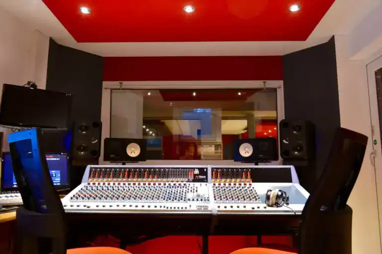 Neve Genesys 64G Regie Tonstudio mit Sichtscheibe | Hicktown Records ® Das High End! Tonstudio und Musiklabel in Bayern